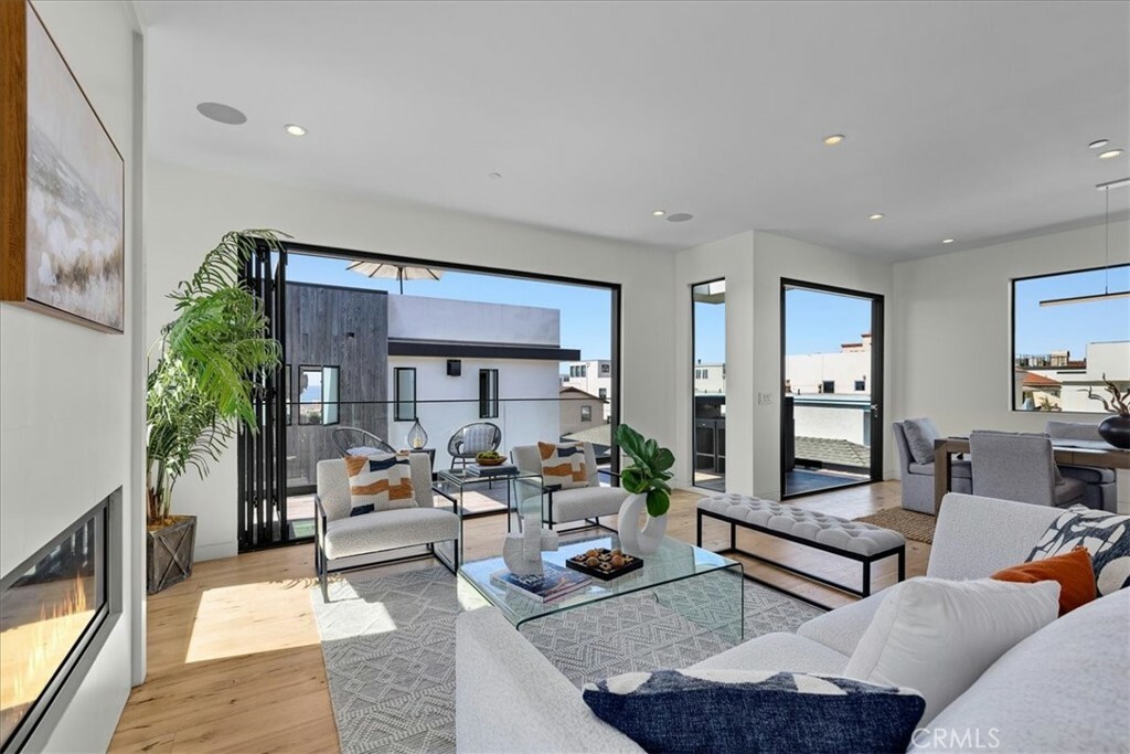 Property Photo:  812 Loma Drive  CA 90254 