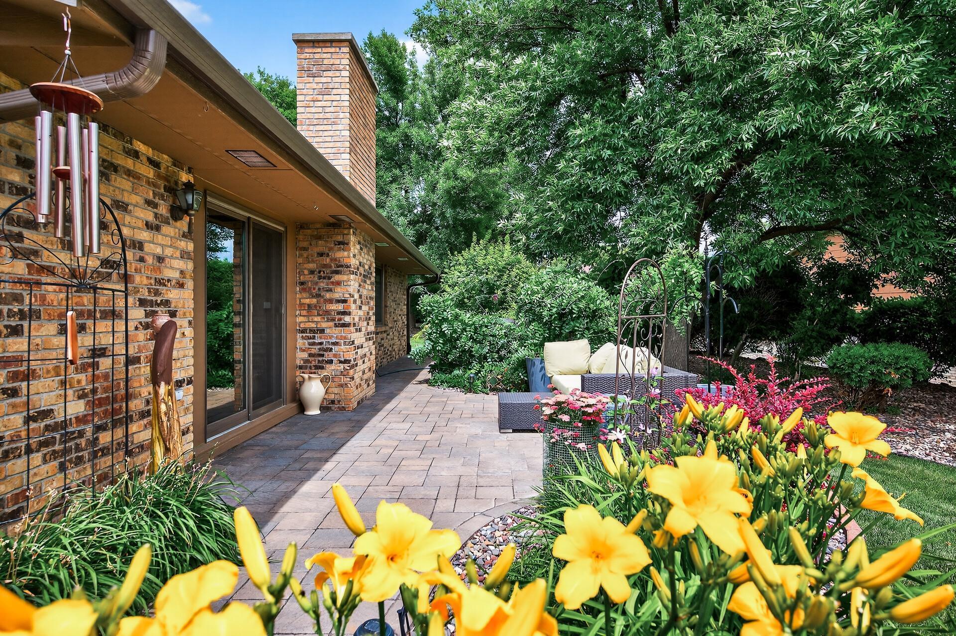 Property Photo:  7070 Robinwood Trail  MN 55125 