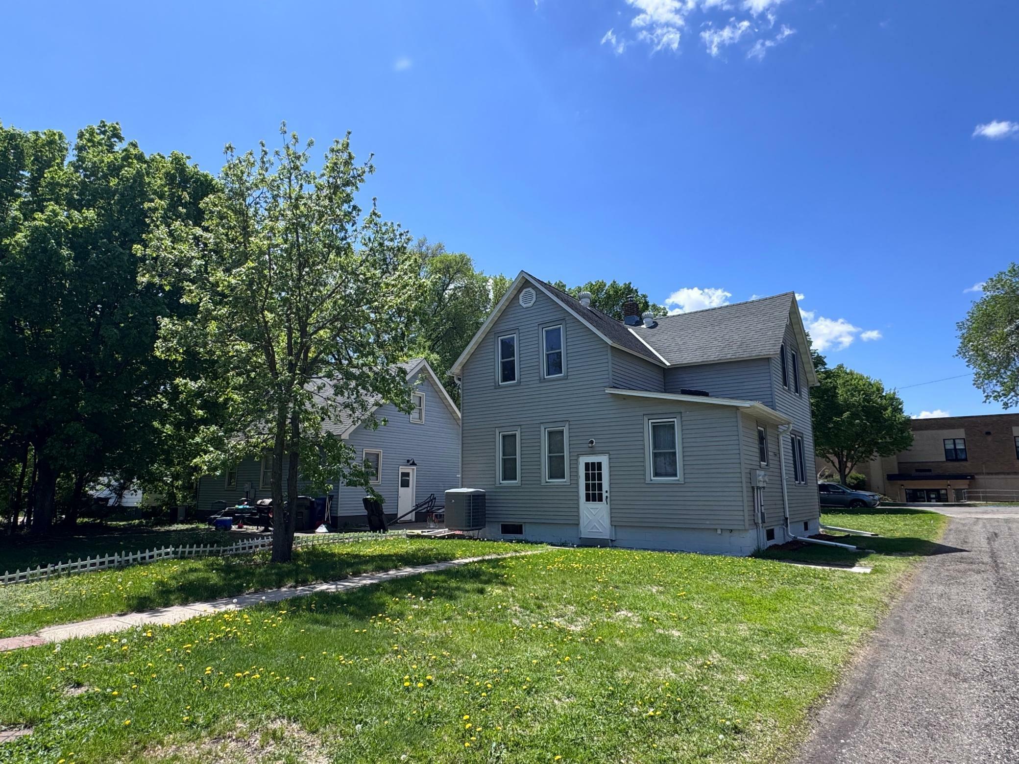 Property Photo:  915 S Union Avenue  MN 56537 