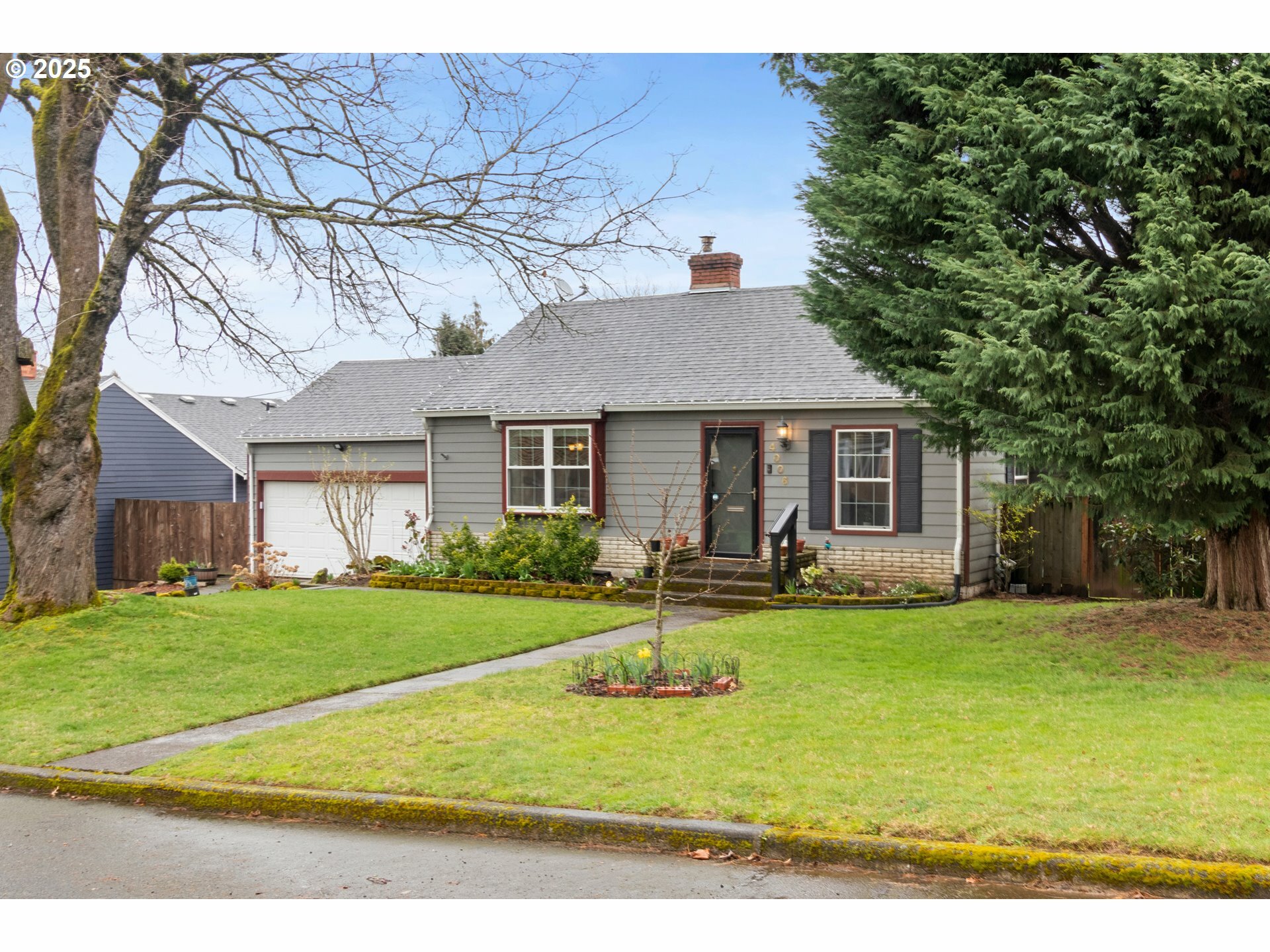 Property Photo:  4006 NE 113th Ave  OR 97220 