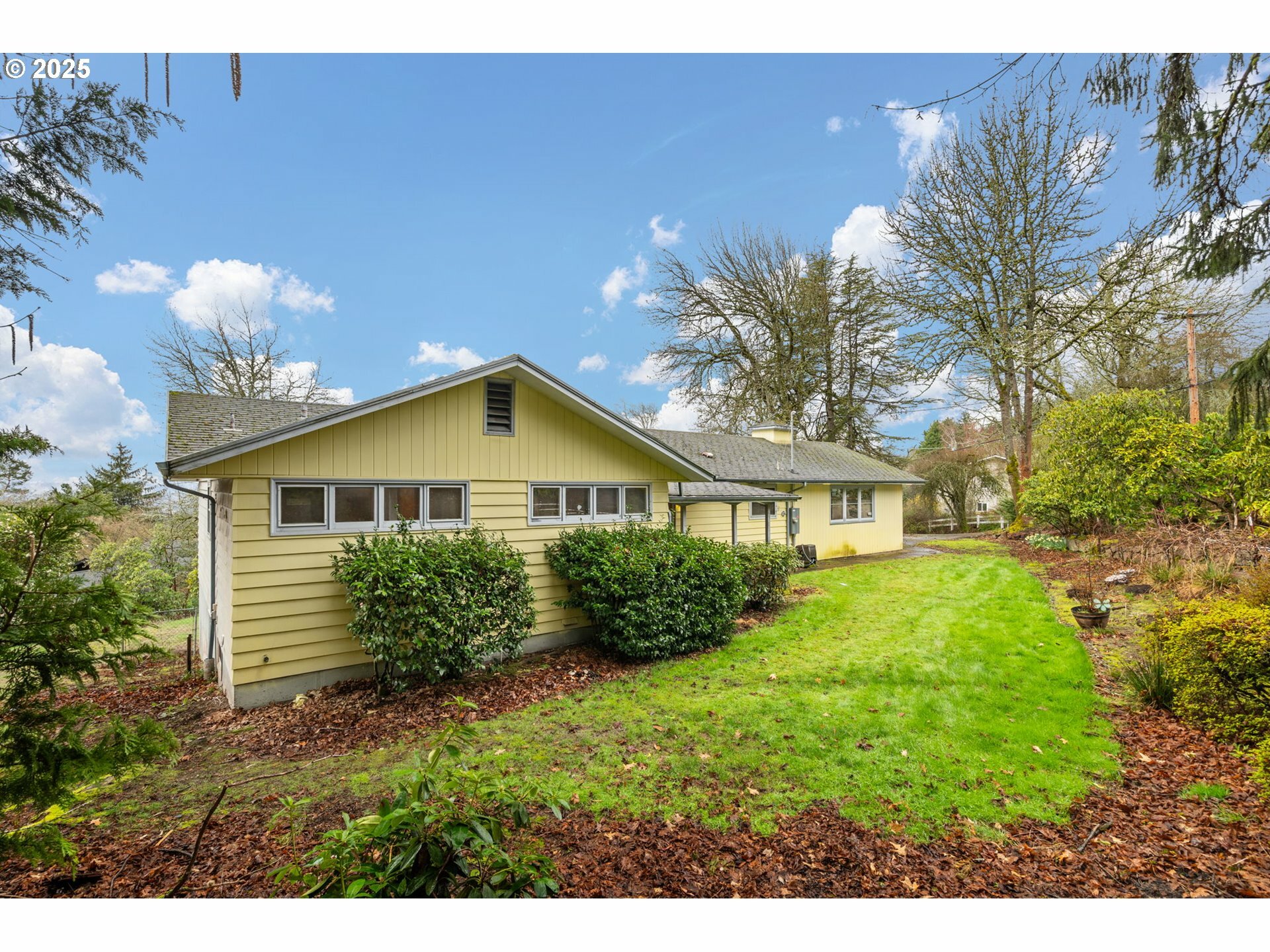 3530 SW Tunnelwood St  Portland OR 97221 photo