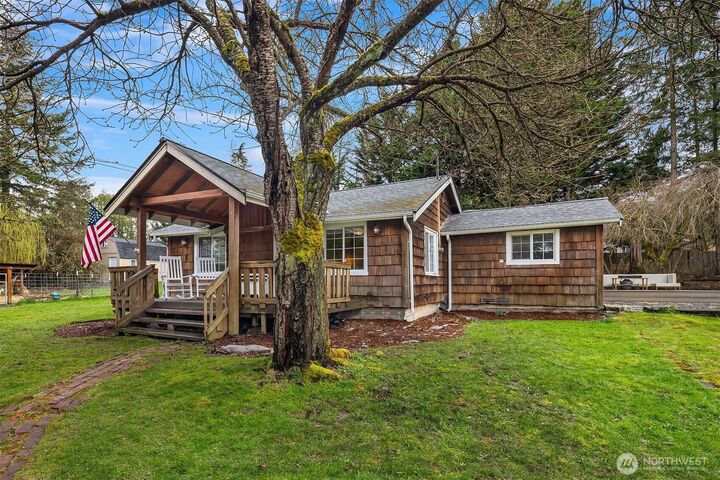 Property Photo: 16409 162nd Drive SE WA 98290
