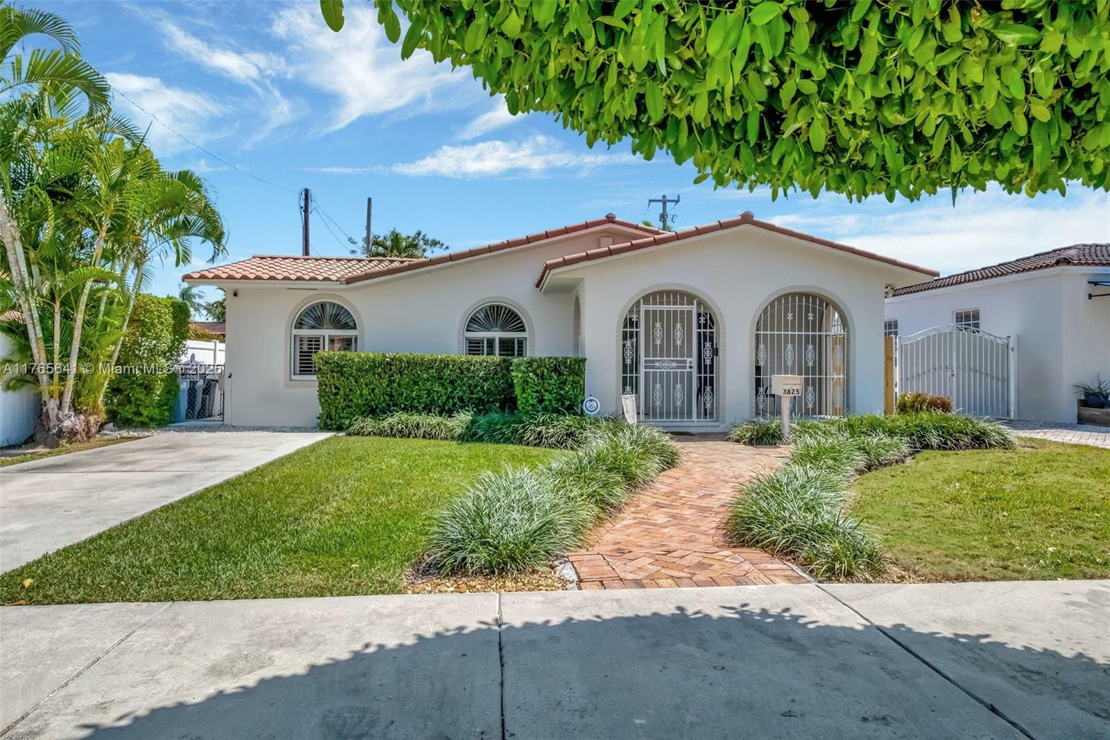 Property Photo: 3825 SW 58th Ct FL 33155
