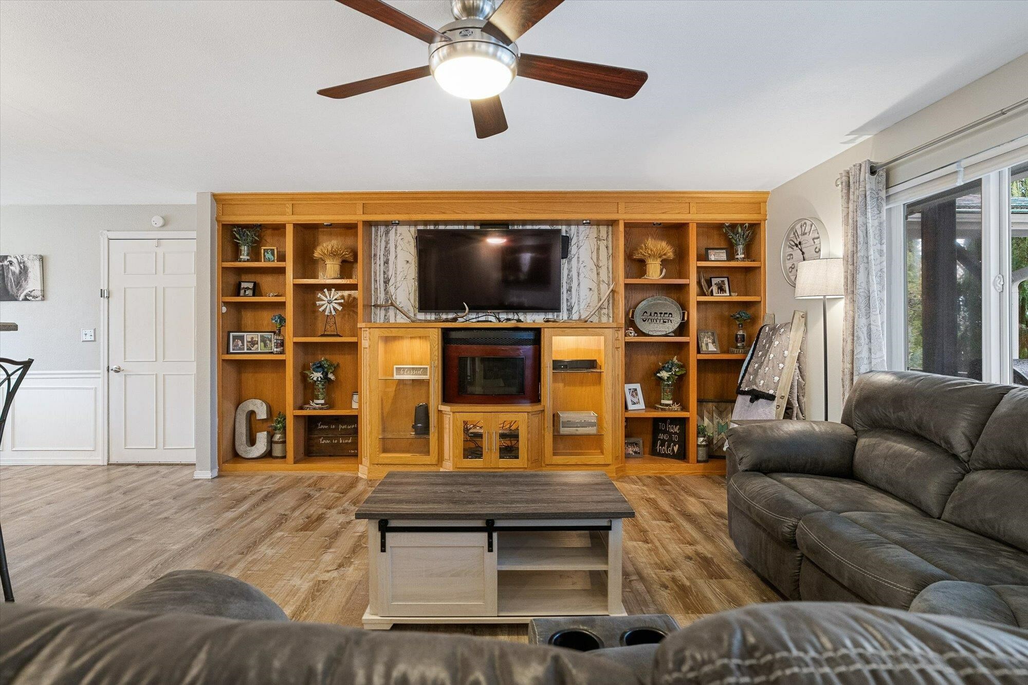Property Photo: 220 W Evergreen Dr WA 99141
