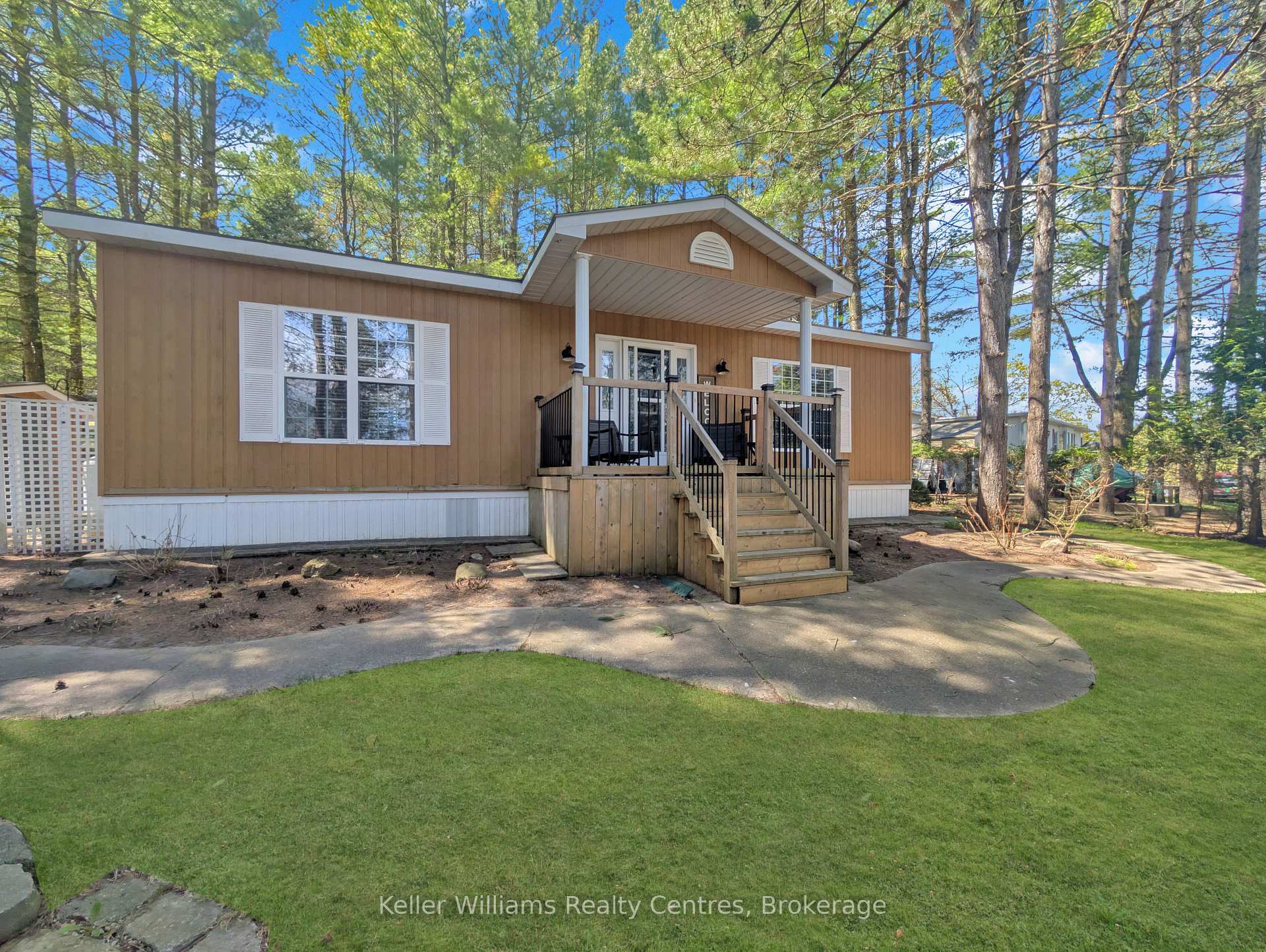 Property Photo: 13 Southline Avenue M9 ON N2Z 2X5