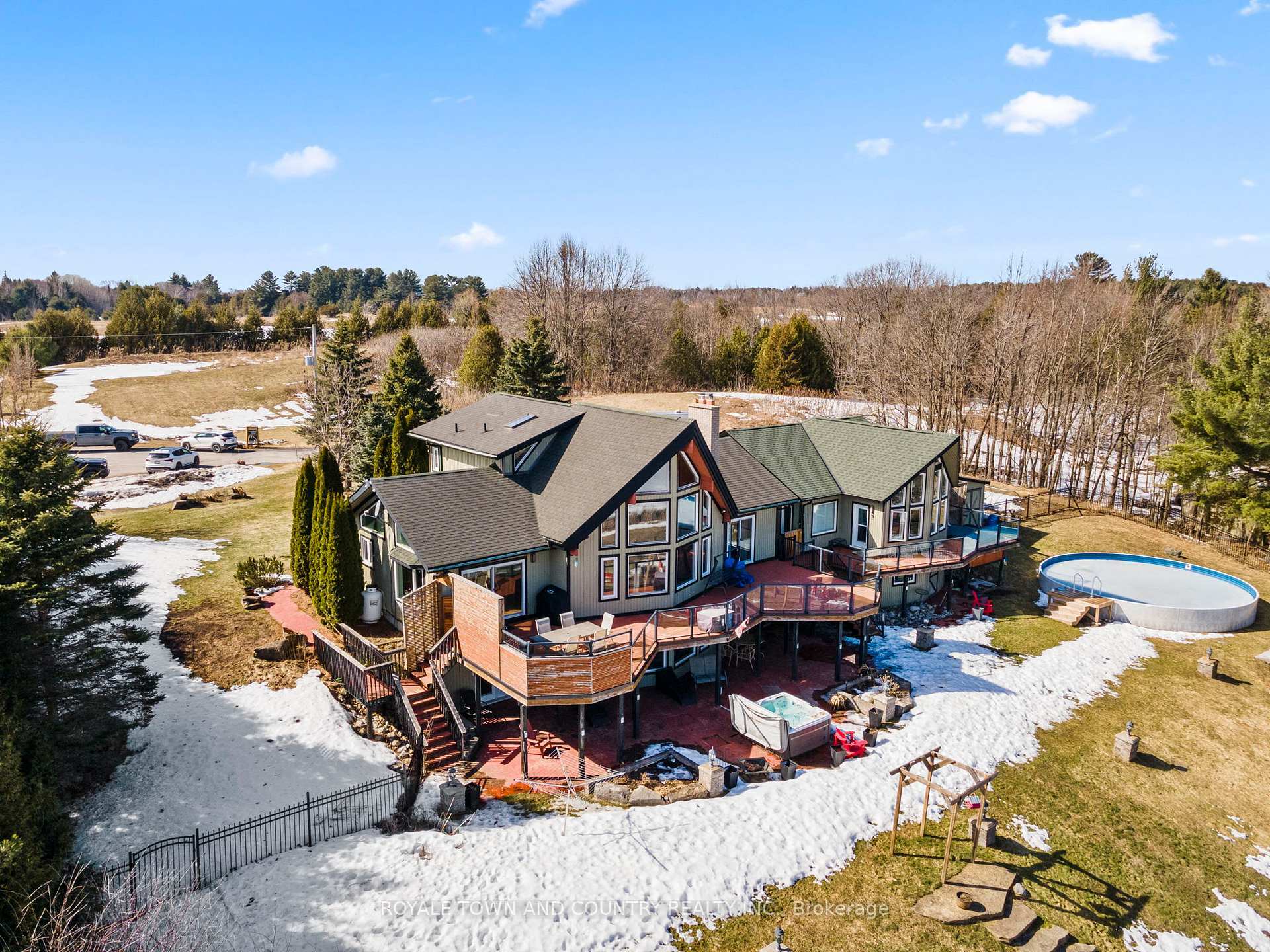 Property Photo: 151 Peller Court ON K0M 1A0