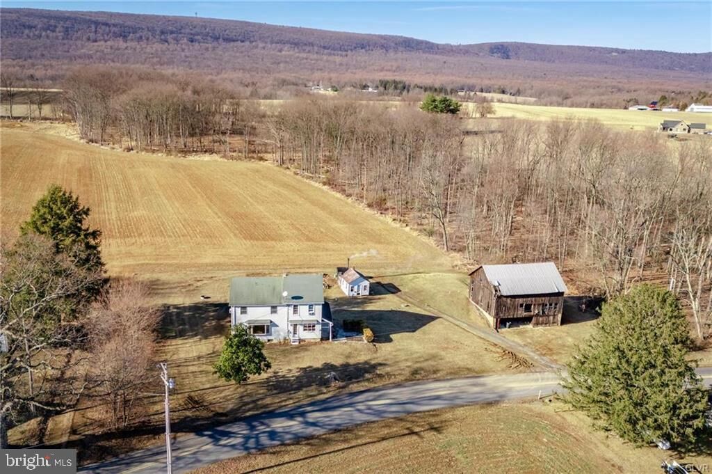 Property Photo: 7489 Springhouse Road PA 18066
