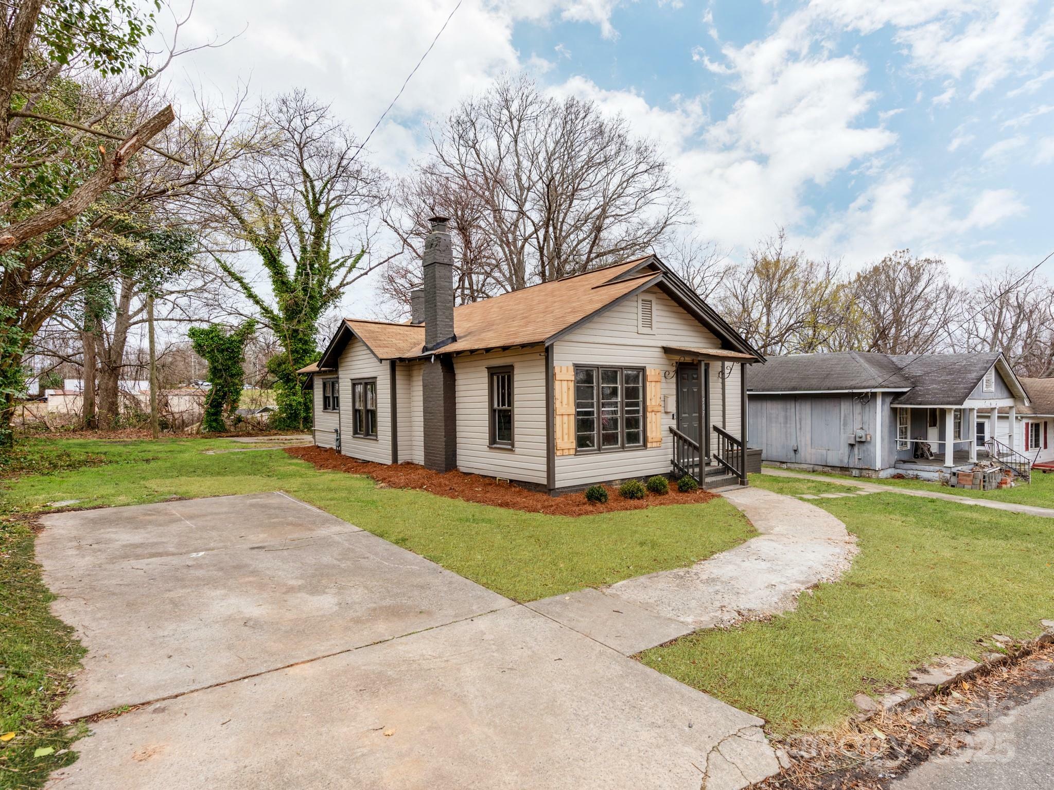 Property Photo: 507 N Oakland Street NC 28052