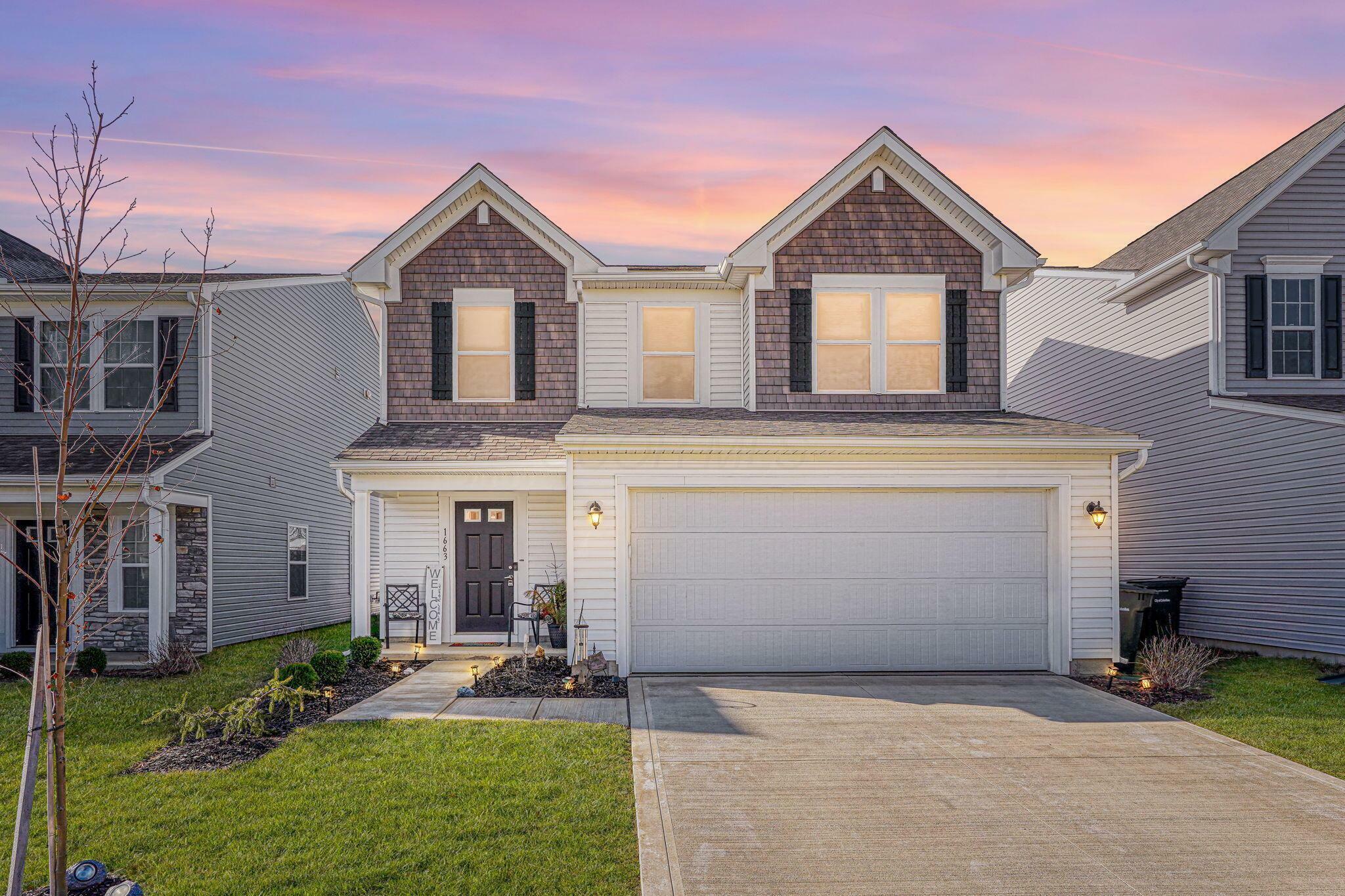 Property Photo: 1663 Lewes Castle Drive OH 43123