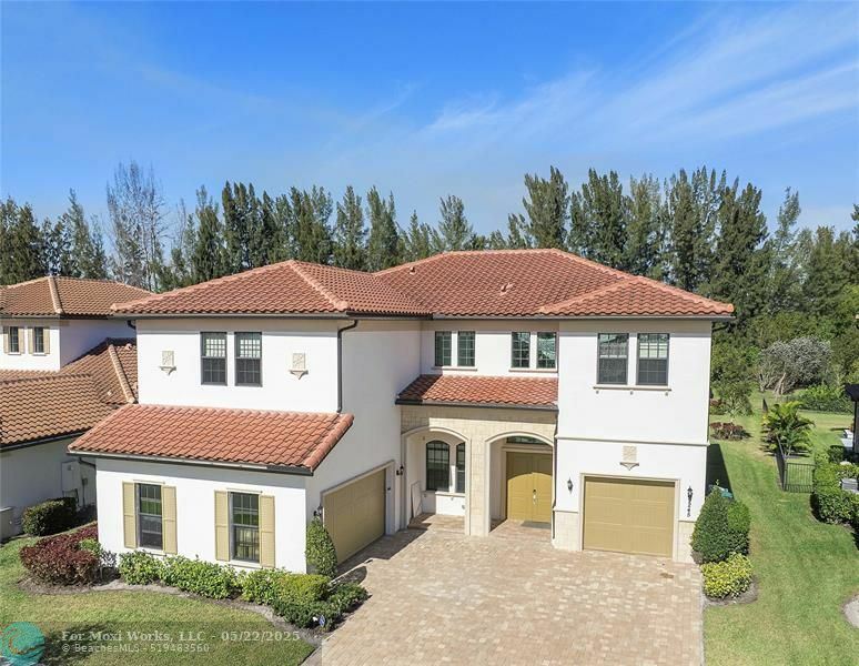 Property Photo: 9245 W Parkland Bay Trl FL 33076