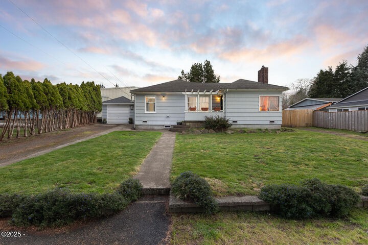 Property Photo:  2022 NE 21st Street  OR 97367 