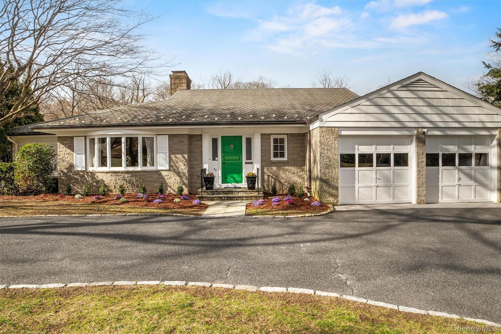 Property Photo:  52 Oakledge Road  NY 10708 