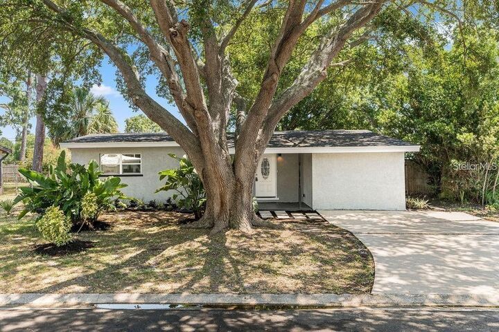 Property Photo: 6690 33rd Avenue N FL 33710