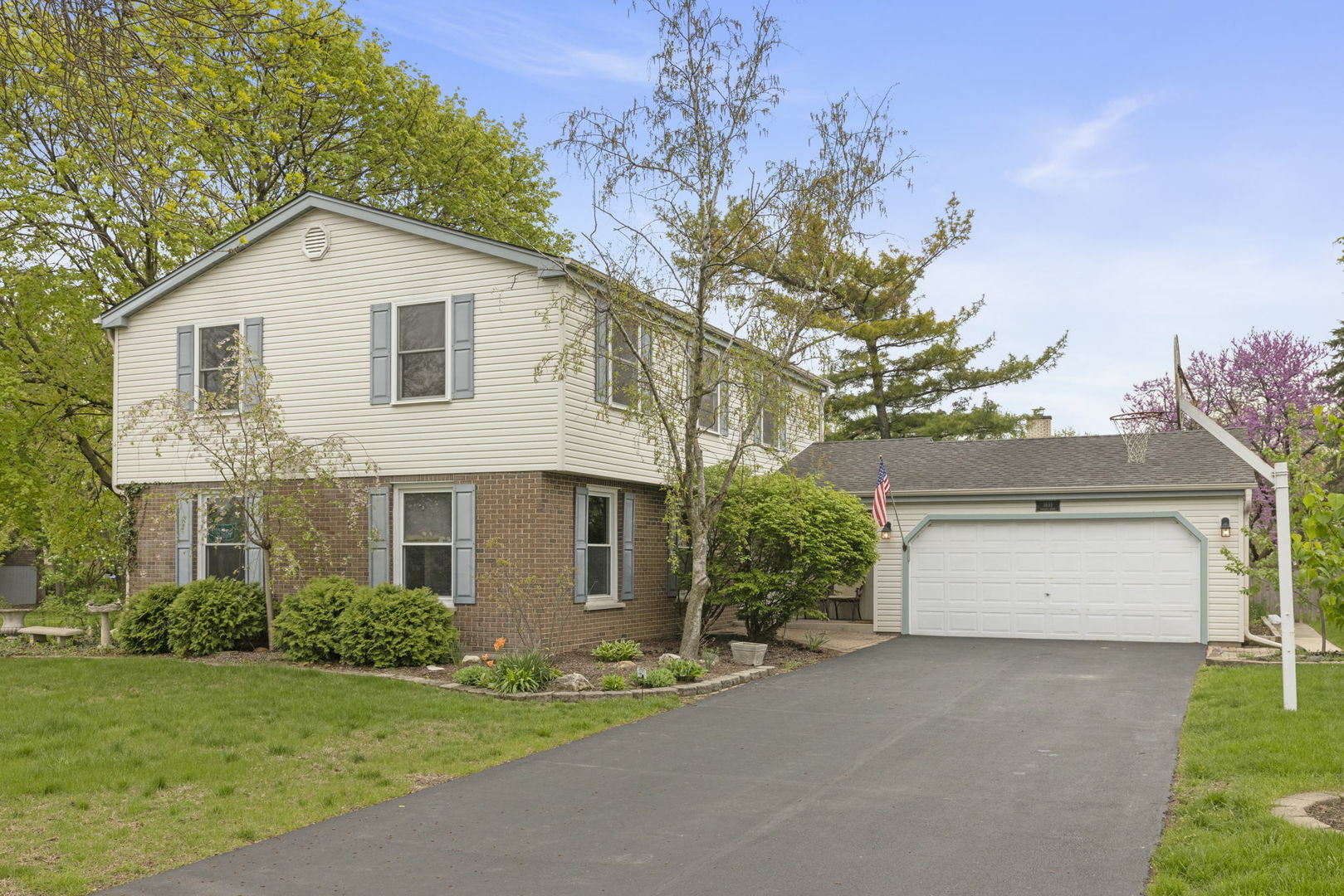 Property Photo: 1658 Apache Drive IL 60563