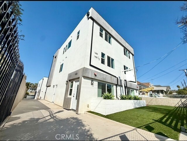 Property Photo: 1430 Pennsylvania Avenue CA 90033