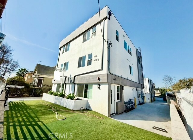 Property Photo: 1430 Pennsylvania Avenue CA 90033