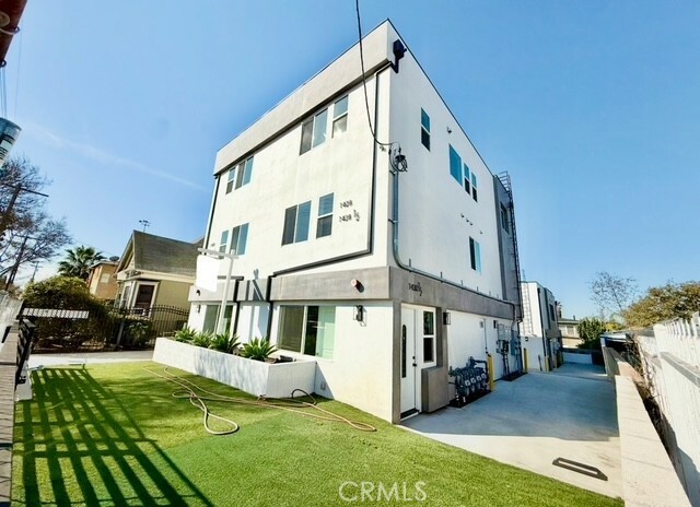 Property Photo: 1430 Pennsylvania Avenue CA 90033