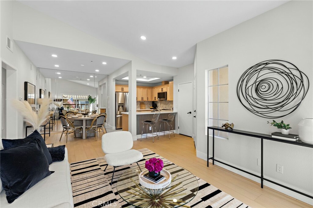 Property Photo:  260 Gallery Way  CA 92782 