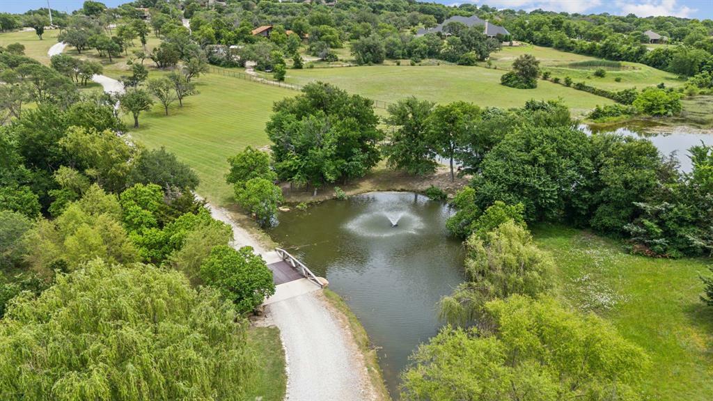 Property Photo: 319 Verna Trail N TX 76108