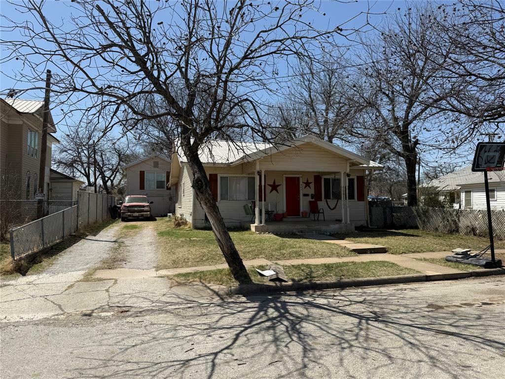 Property Photo: 405 W Chandler Street TX 76801
