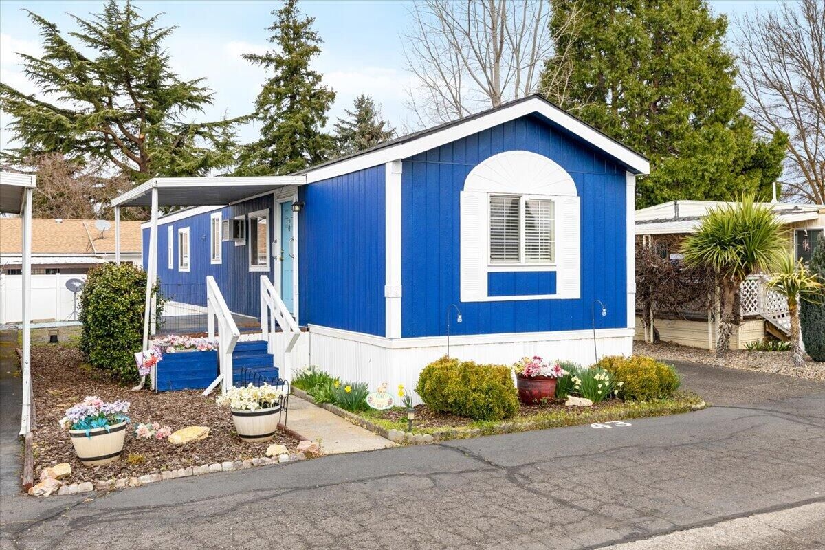 Property Photo:  3410 N Pacific Highway Spc 43  OR 97501 