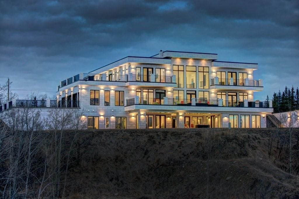 Photo de la propriété:  980 101 Street SW  AB T3H 3Z5 