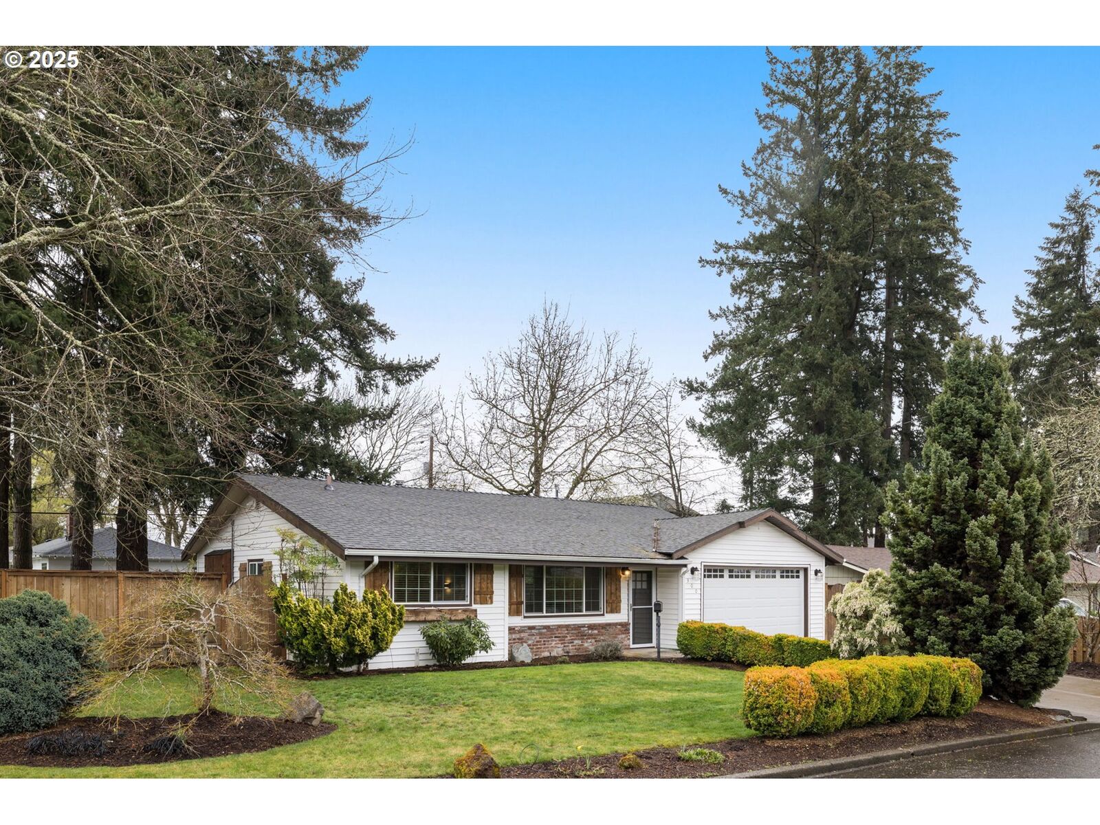 Property Photo:  300 SW 141st Ave  OR 97006 
