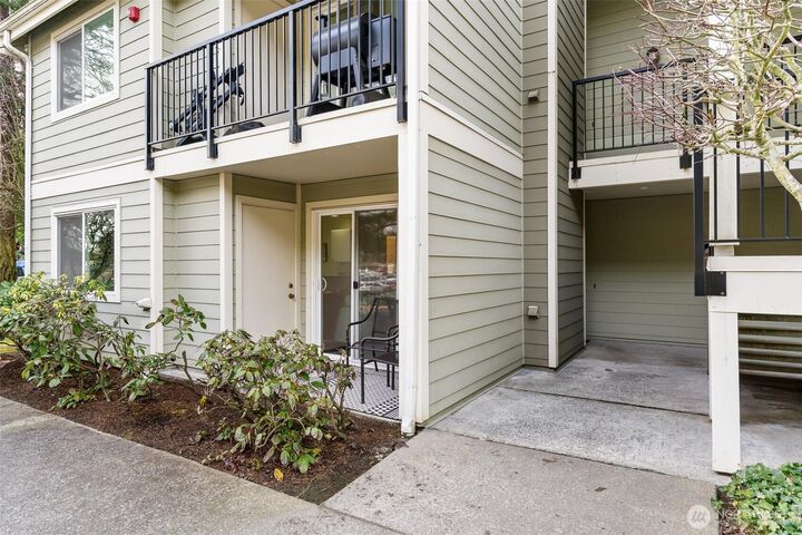 Property Photo:  6525  200th Street SW 101  WA 98036