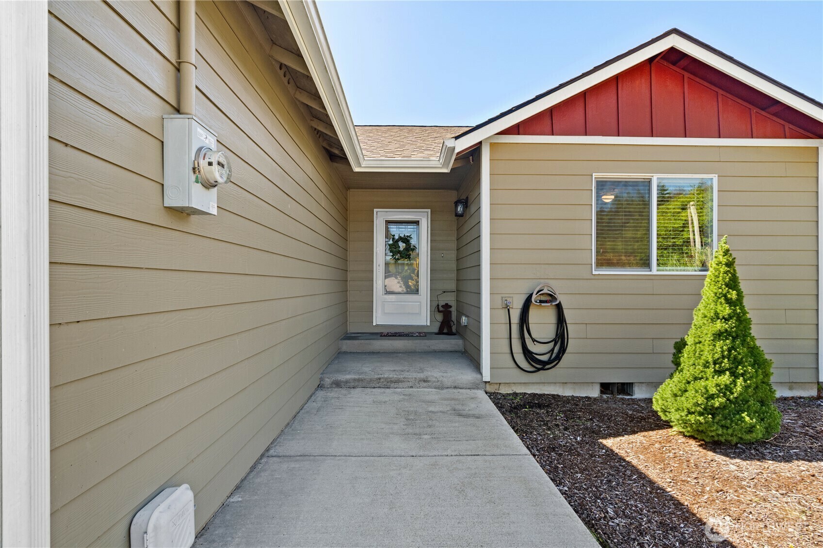 Property Photo: 615 N 3rd Street WA 98541