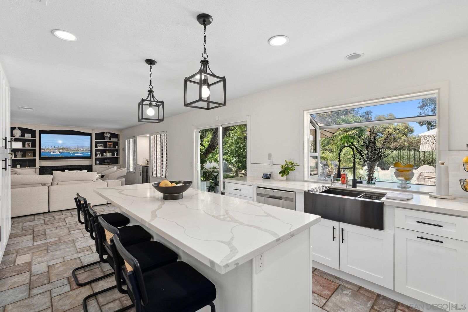 Property Photo: 43016 Calle Reva CA 92592