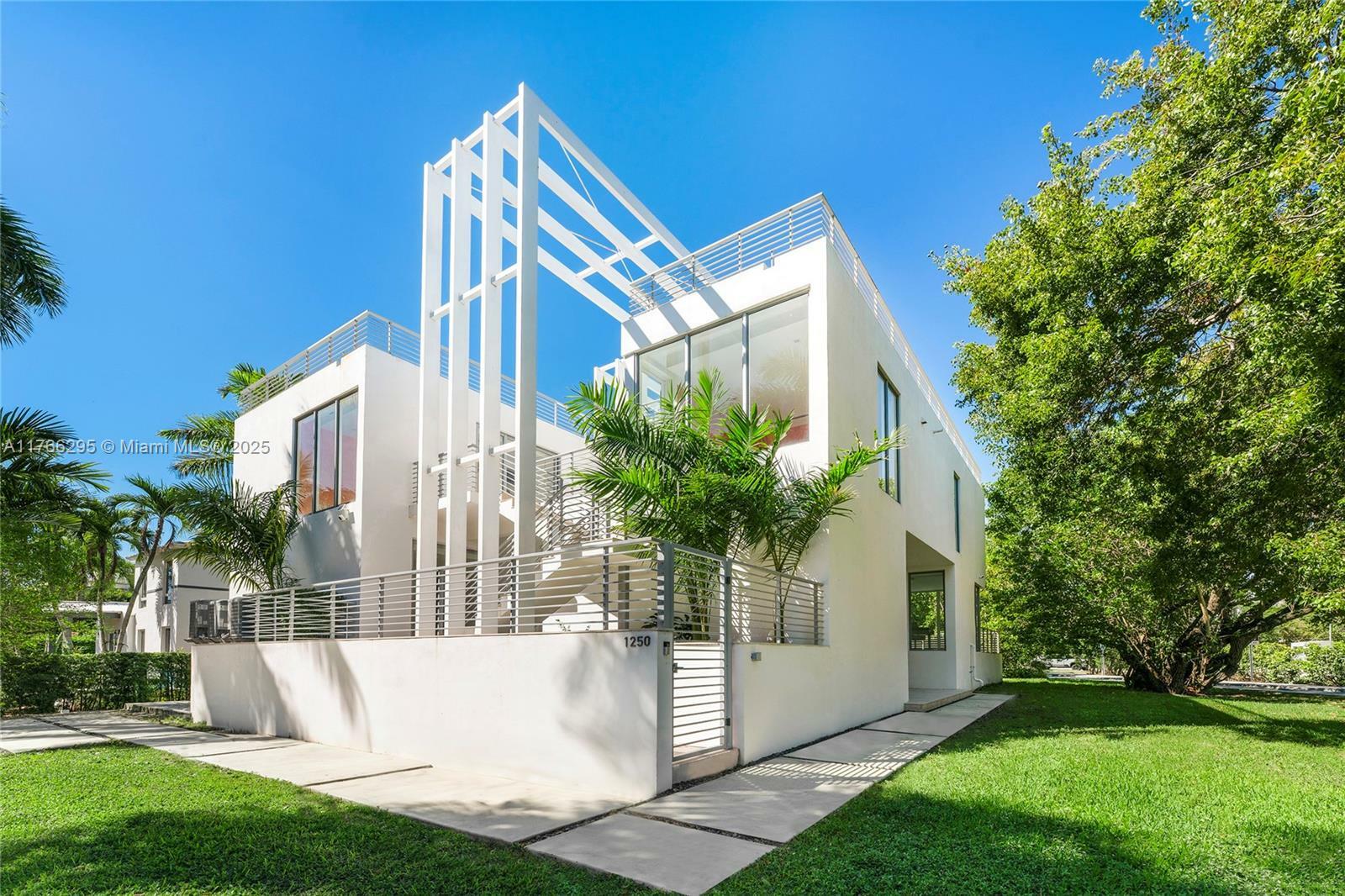 1250 N Venetian Way  Miami FL 33139 photo