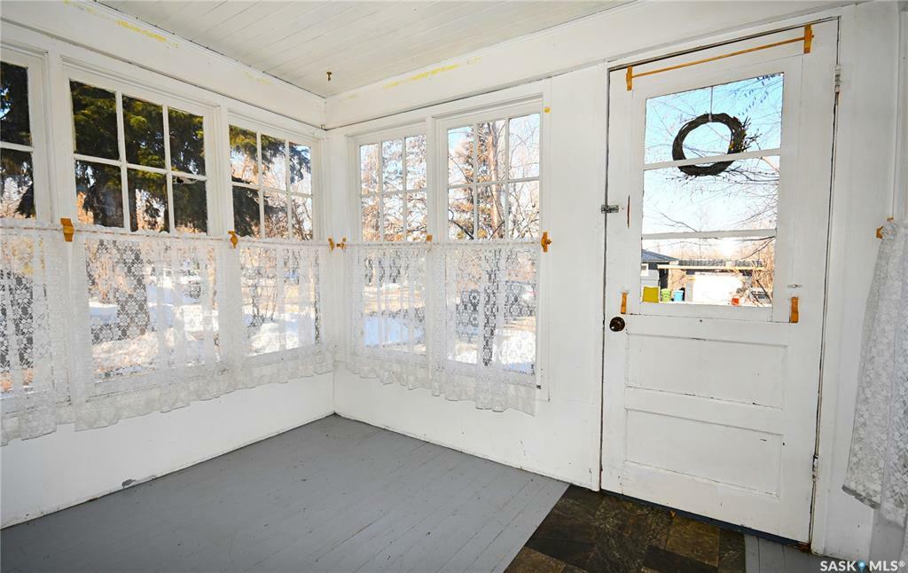 Property Photo: 327 19th Street E SK S6V 1J8