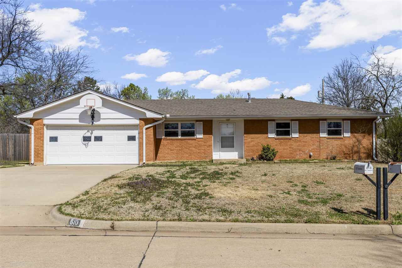 Property Photo: 610 W Arapho Avenue OK 74075