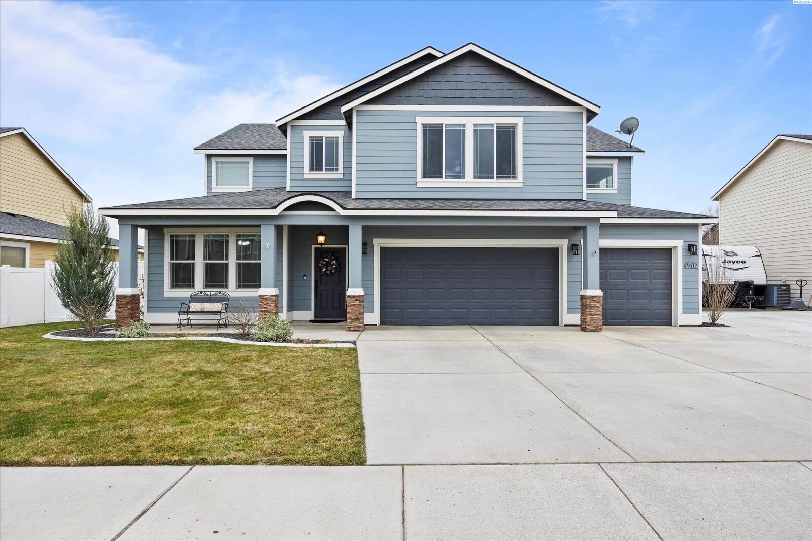 Property Photo:  4910 Pamplona Dr  WA 99301 