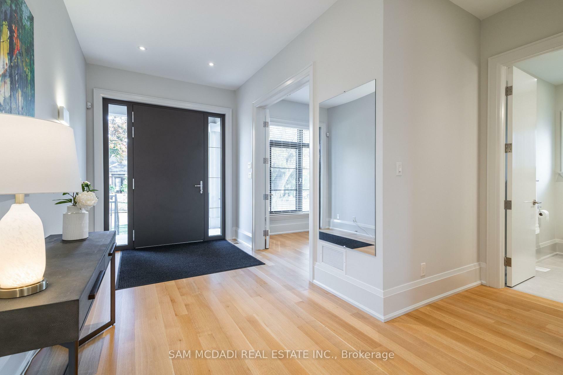 Property Photo: 1456 Applewood Road ON L5E 2M1