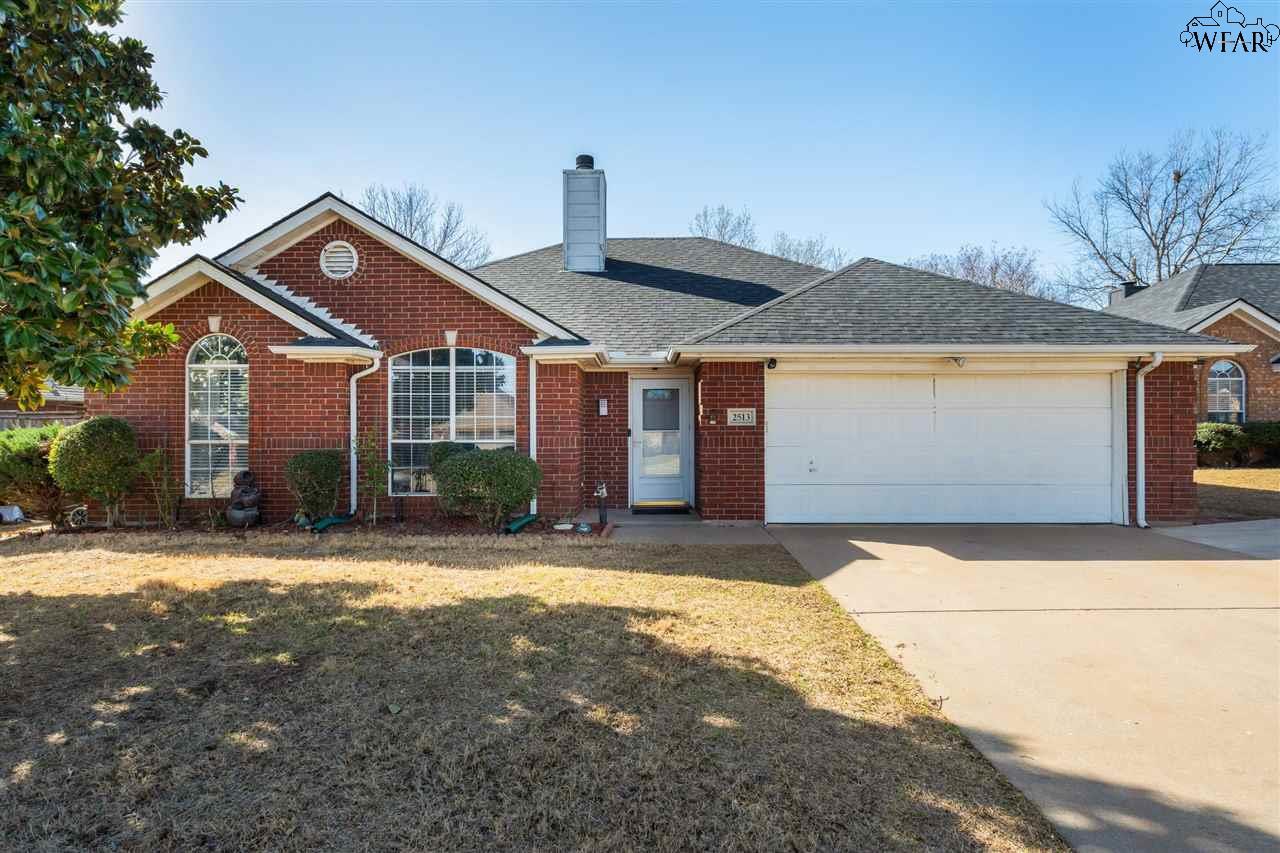 Property Photo: 2513 Tinker Trail TX 76306