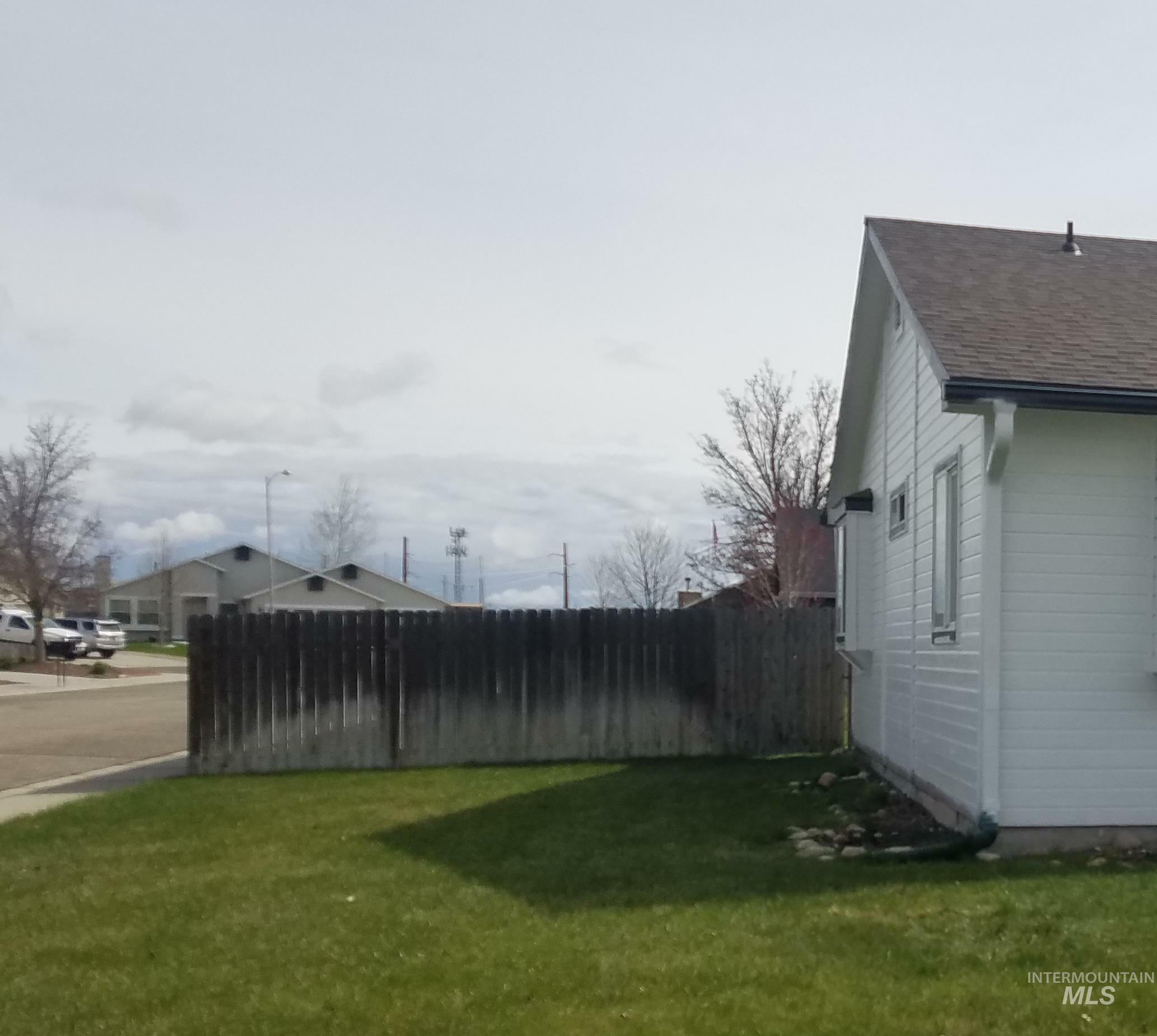 Property Photo: 729 W Sunwood Ct ID 83634