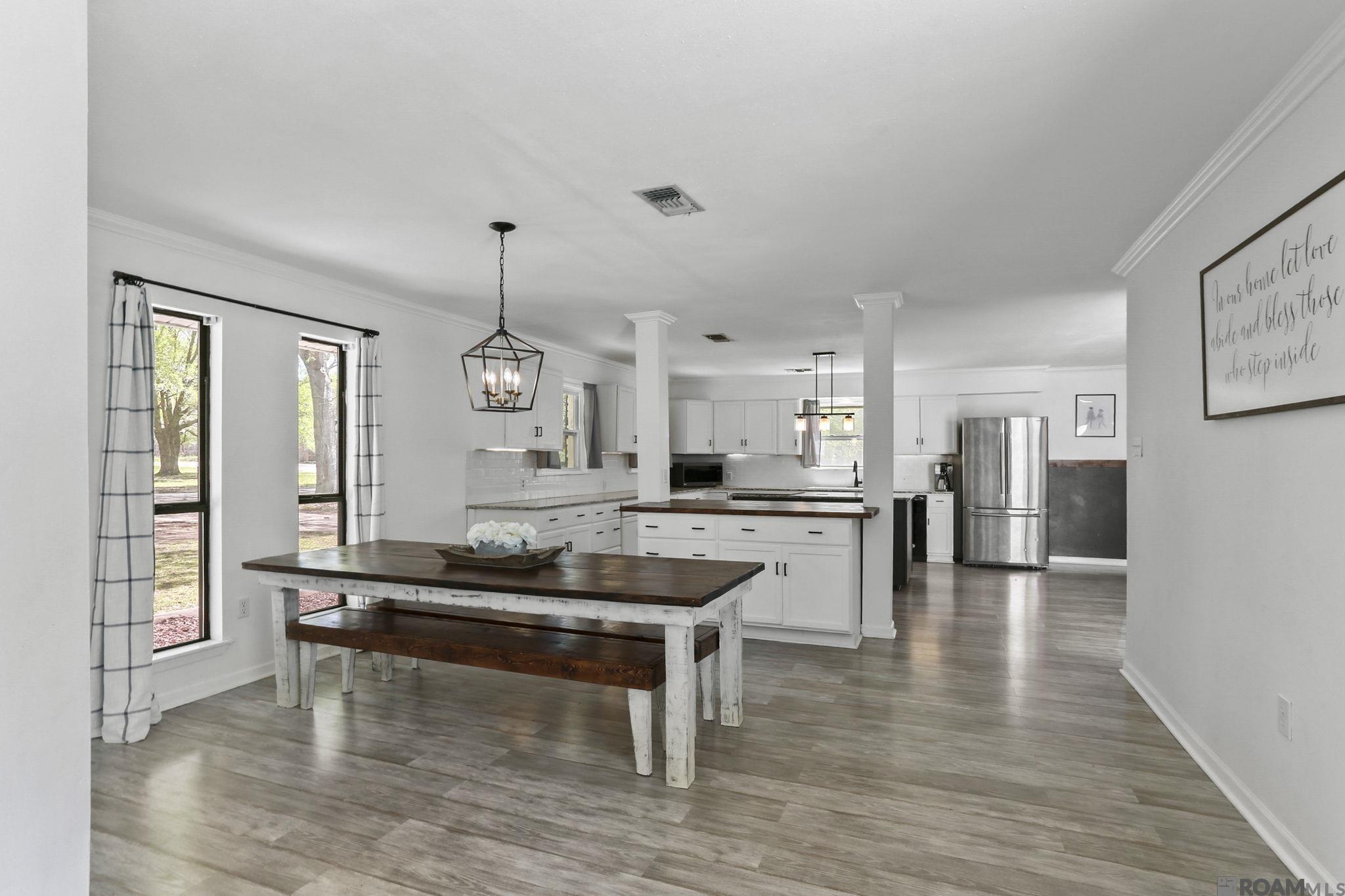 Property Photo: 4891 Lakewood Dr LA 70791