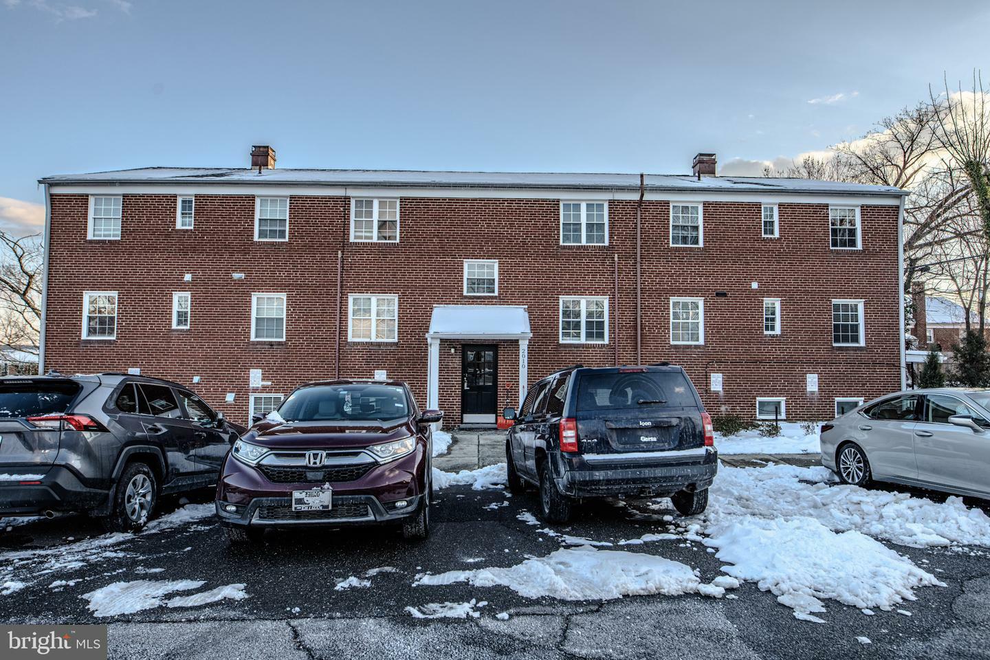 Property Photo: 2010 4th Street S 2 VA 22204