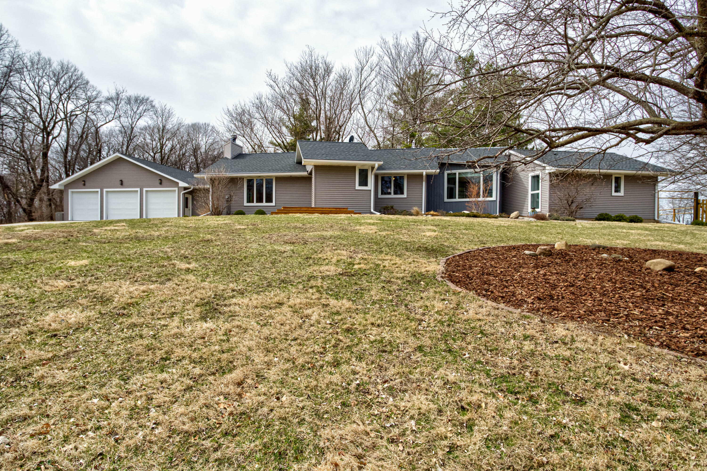 Property Photo: 2403 N North Dakota Avenue IA 50014