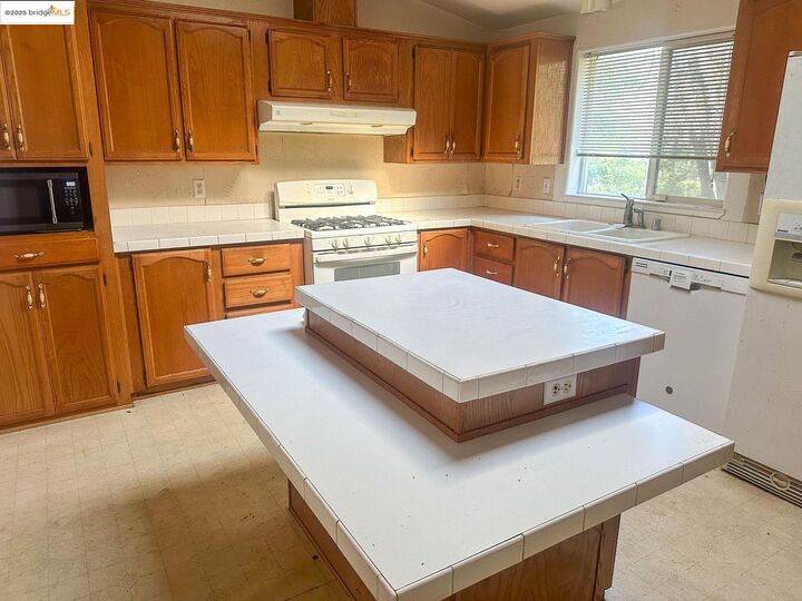 Property Photo:  16230 Hidden Valley Rd  CA 95370