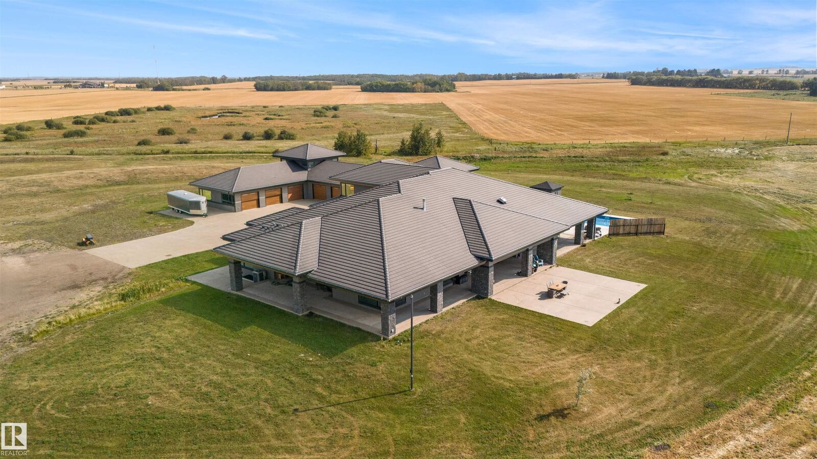 Property Photo: 25056 Twp Road 492 B AB T4X 2M6