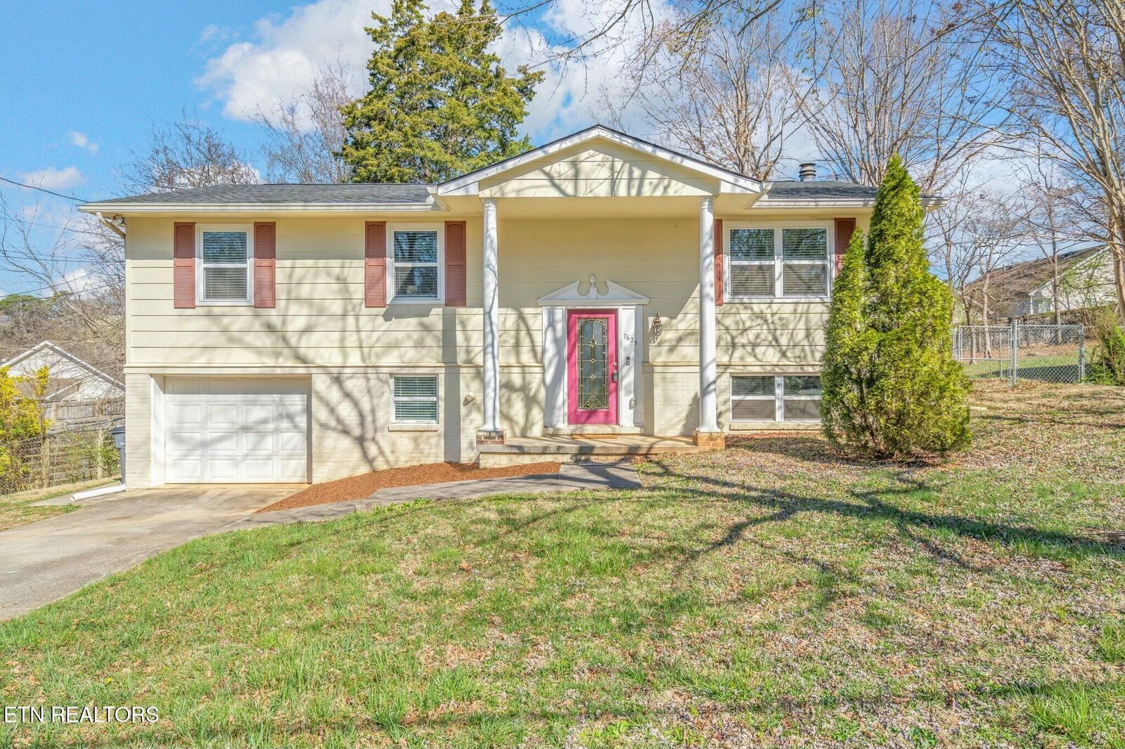 Property Photo: 7625 Hawthorne Drive TN 37919