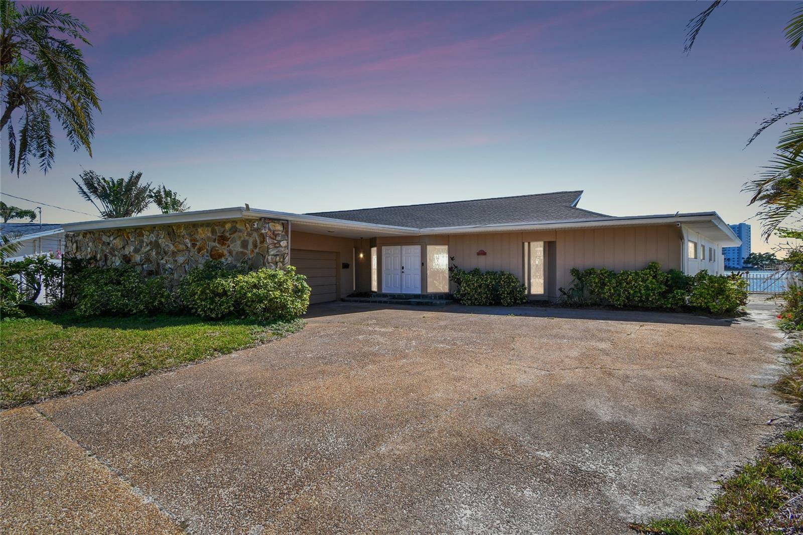 Property Photo: 2970 68th Avenue S FL 33712