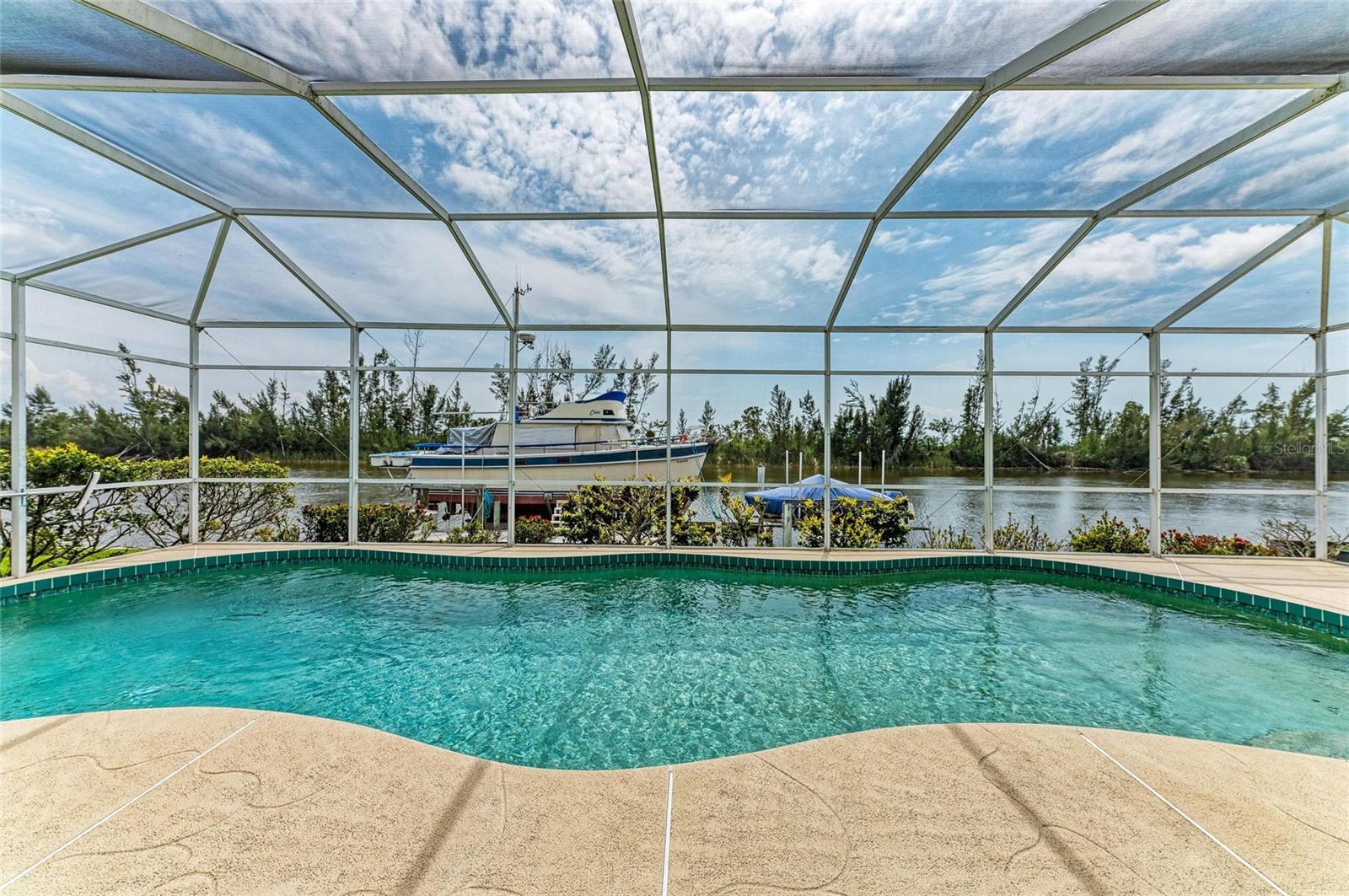 Property Photo:  10640 Ayear Road  FL 33981 