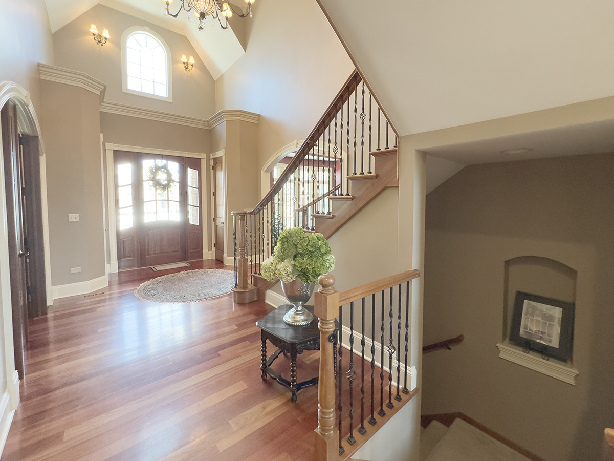 Property Photo: 831 Alberosky Way IL 60510