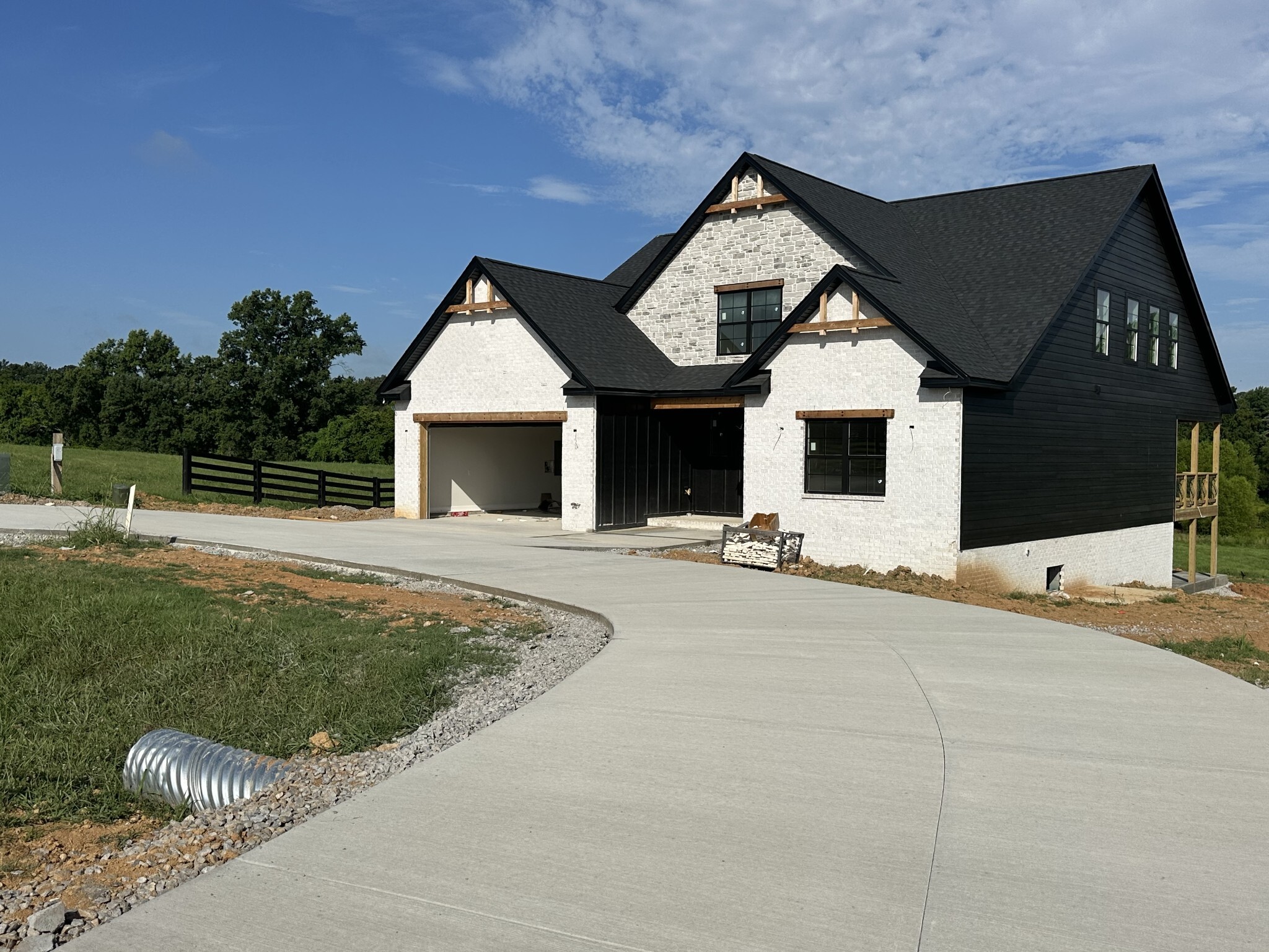 Property Photo: 230 Hall Ct TN 37010