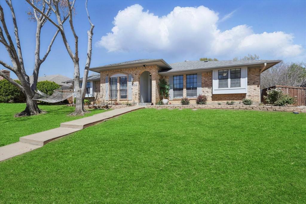 Property Photo: 906 Fairfield Lane TX 75028