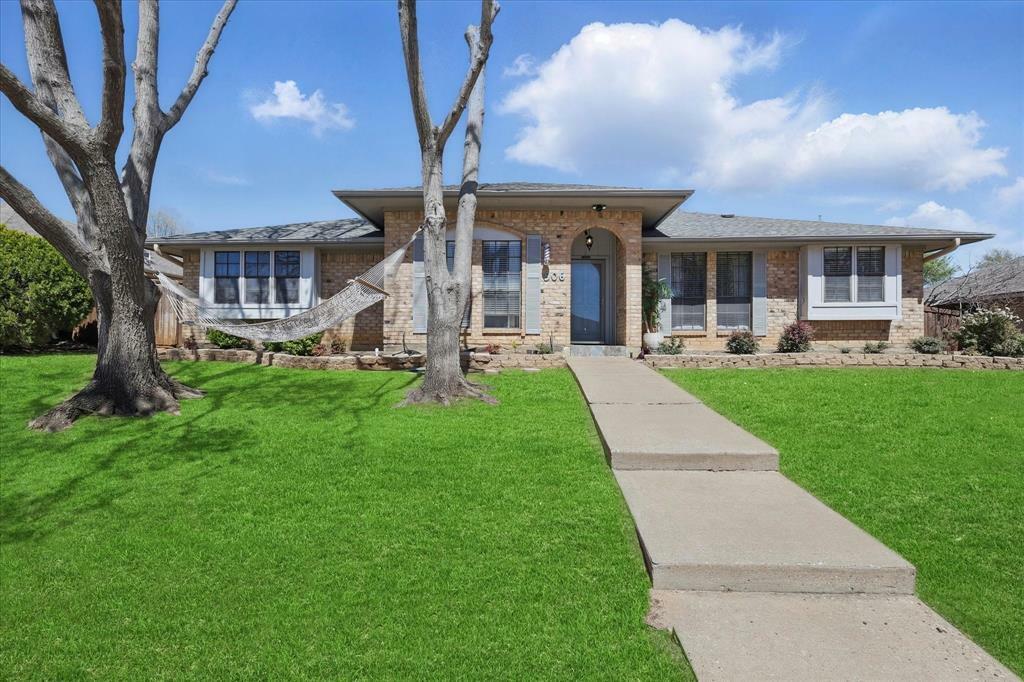 Property Photo: 906 Fairfield Lane TX 75028