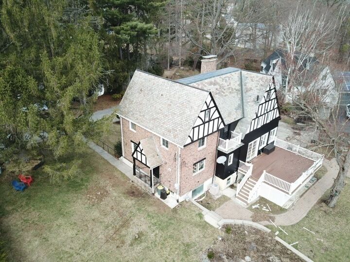 Property Photo:  5 Old Brook Dr  MA 01609 